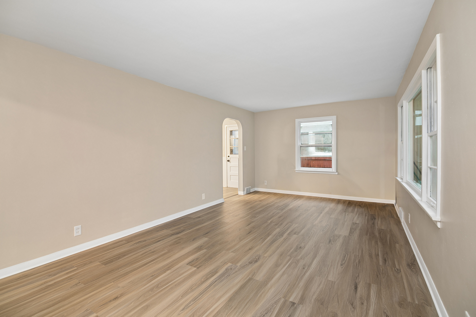 1042 S 8th Avenue Property Photo 6