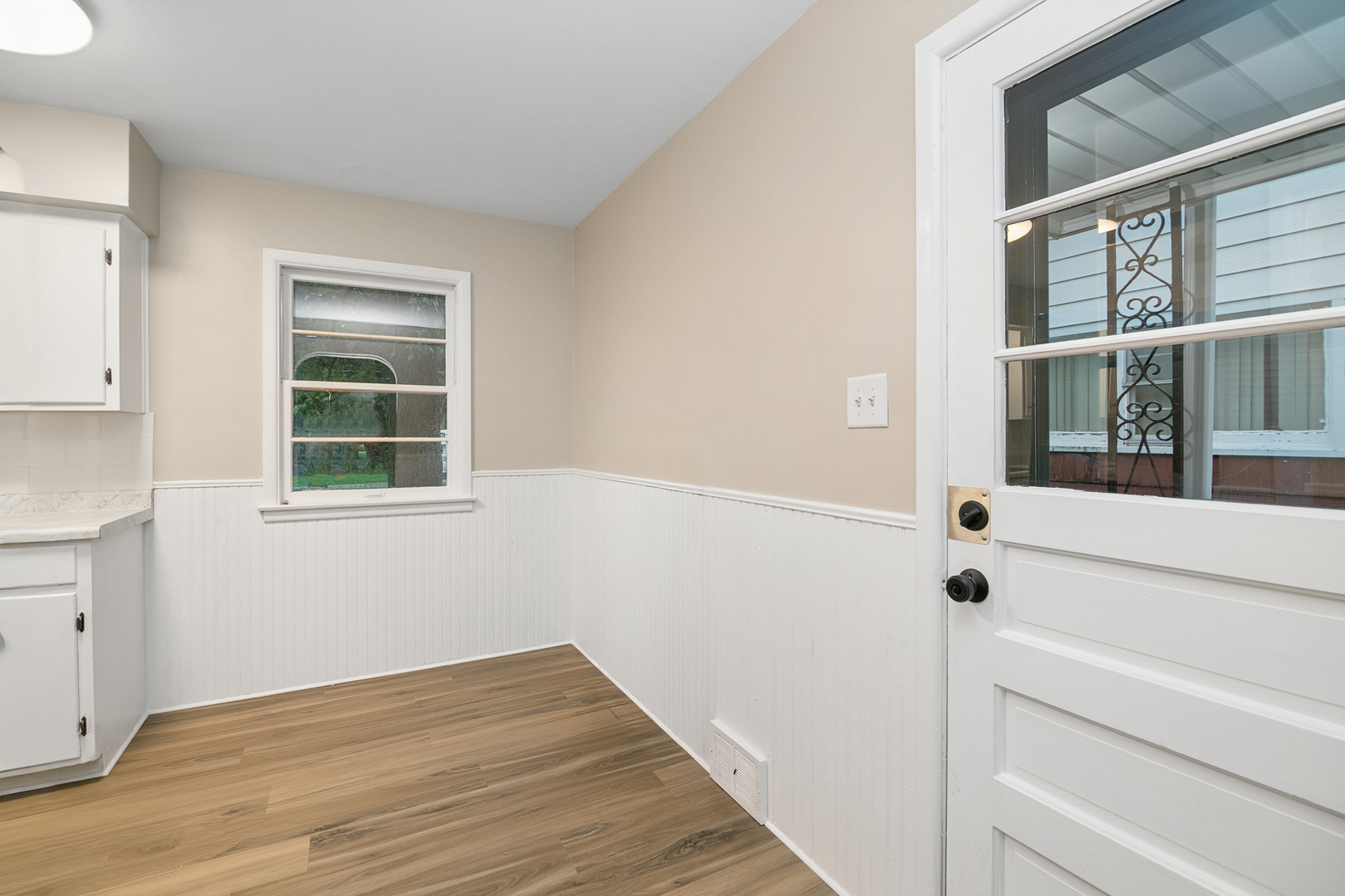 1042 S 8th Avenue Property Photo 9