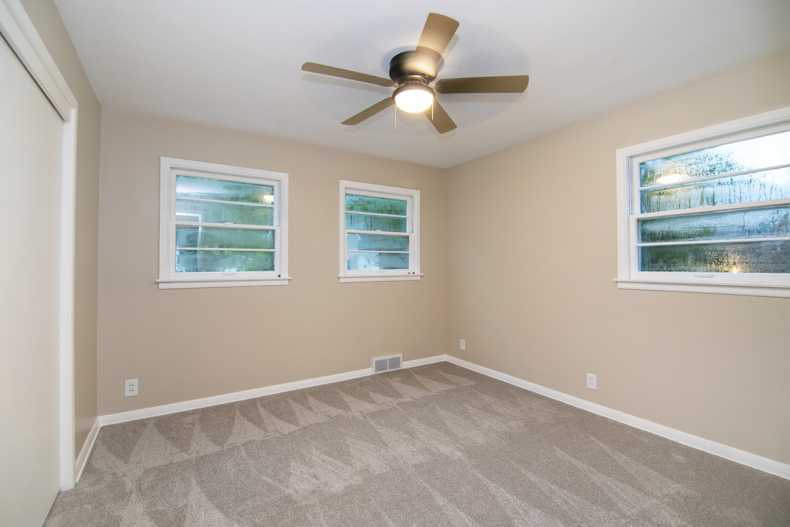 1042 S 8th Avenue Property Photo 11