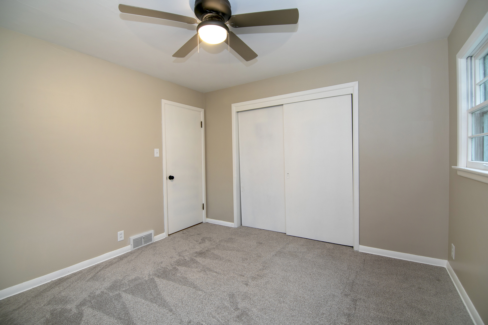 1042 S 8th Avenue Property Photo 12