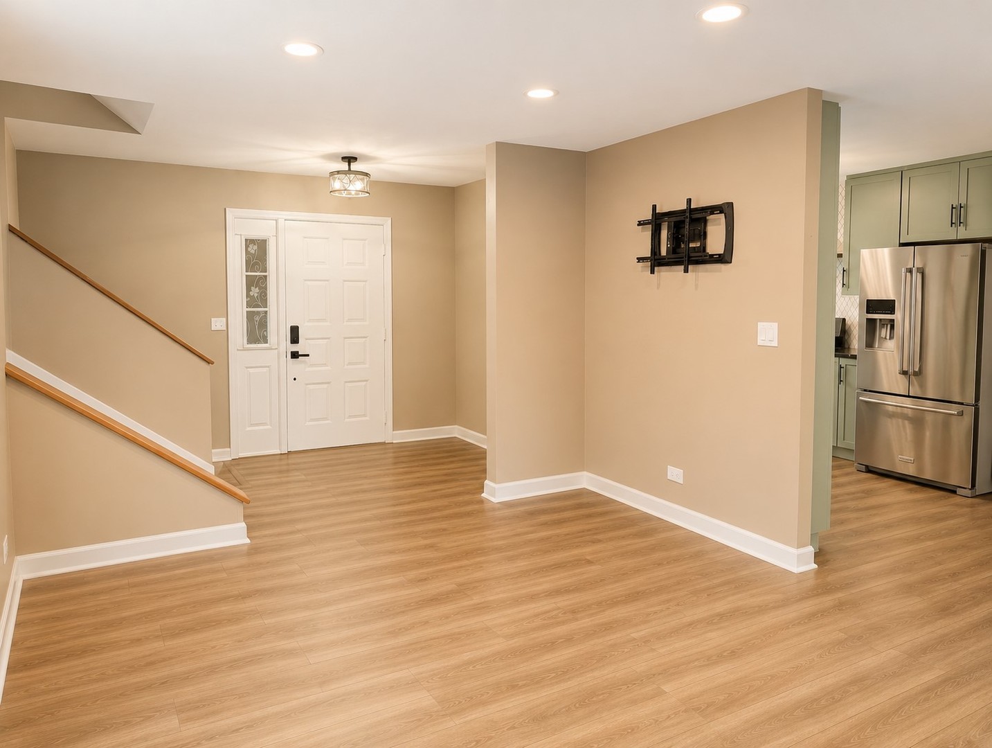 1037 Ridgewood Drive Property Photo 4