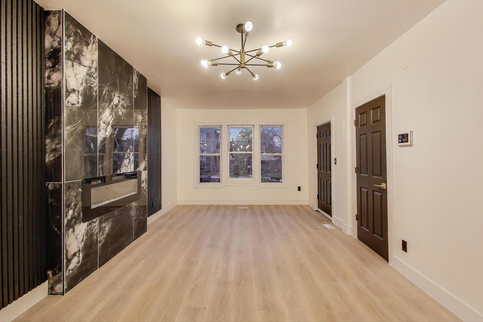 1117 W 57th Street Property Photo 7