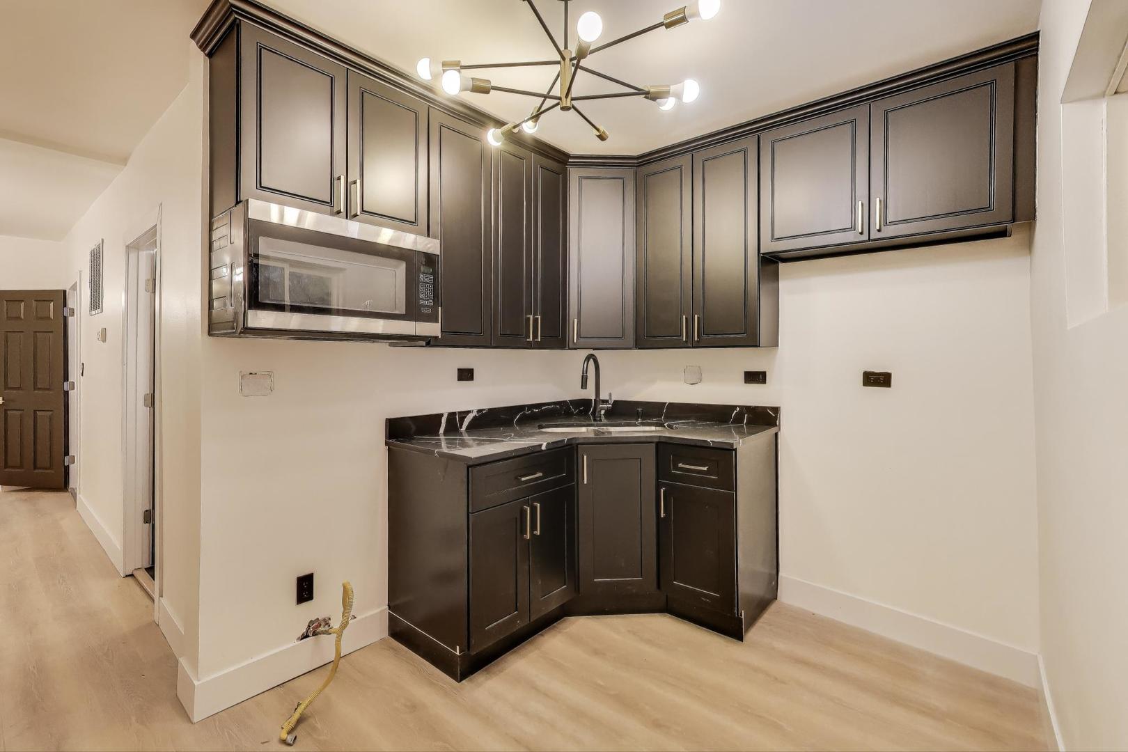 1117 W 57th Street Property Photo 10