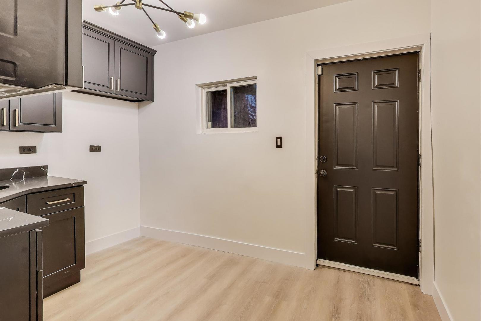 1117 W 57th Street Property Photo 11