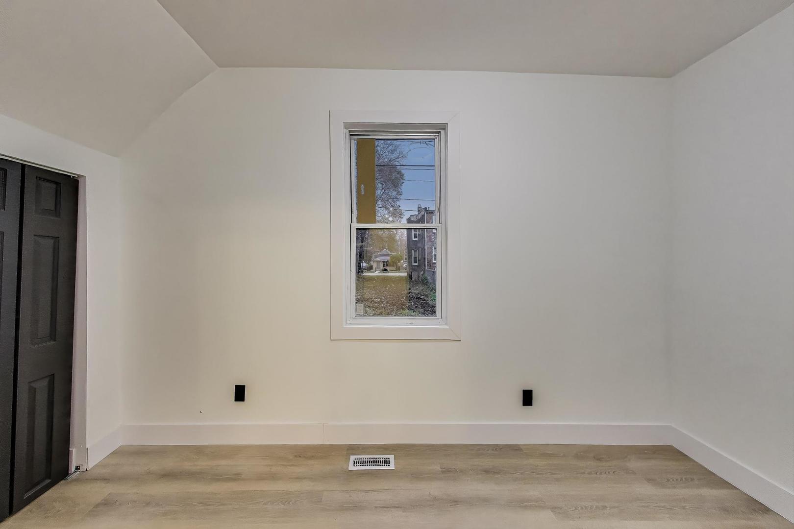 1117 W 57th Street Property Photo 13