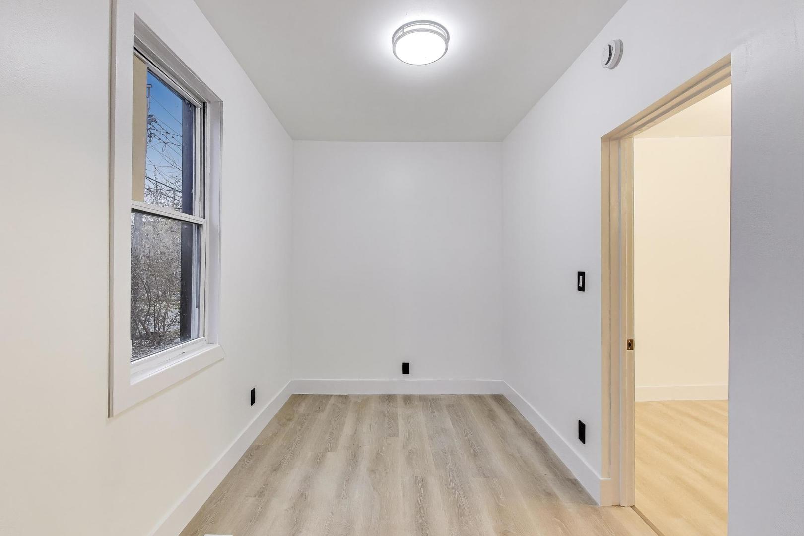 1117 W 57th Street Property Photo 14