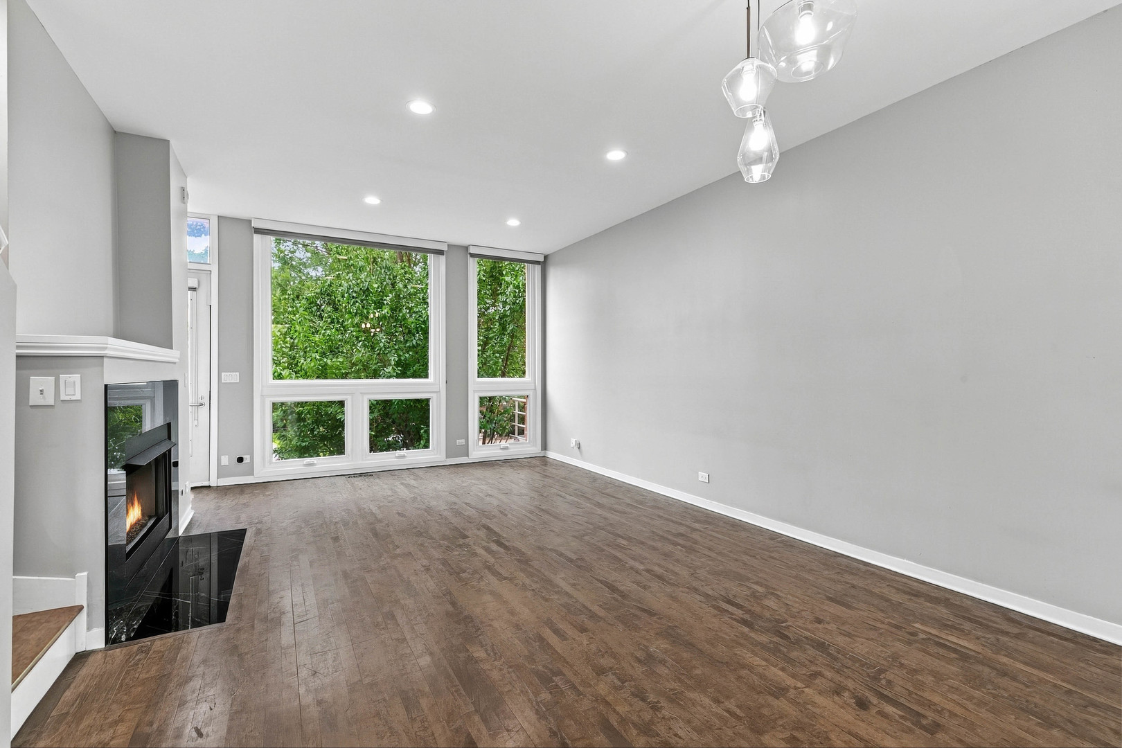 1745 W Wellington Avenue Property Photo 3