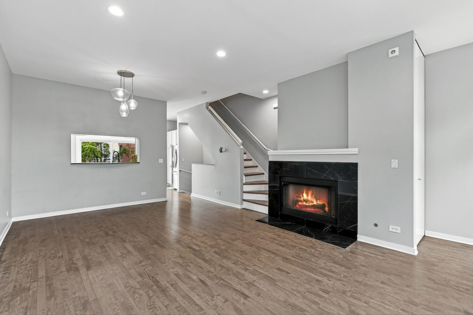 1745 W Wellington Avenue Property Photo 4