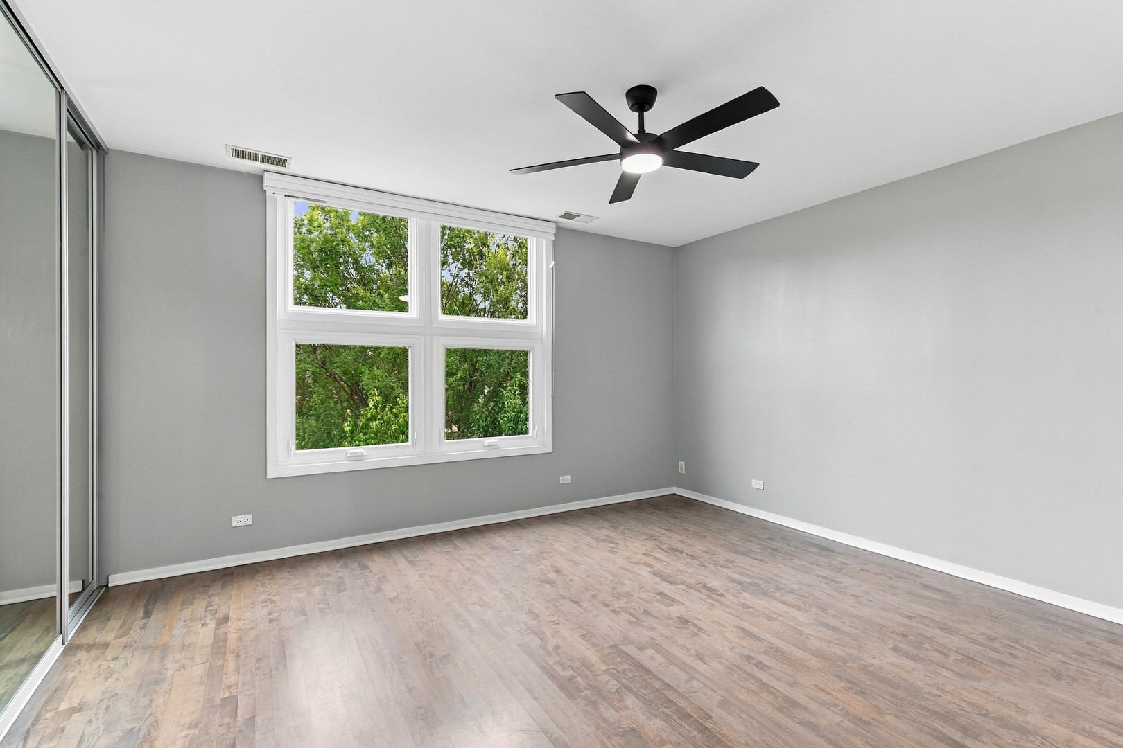 1745 W Wellington Avenue Property Photo 14