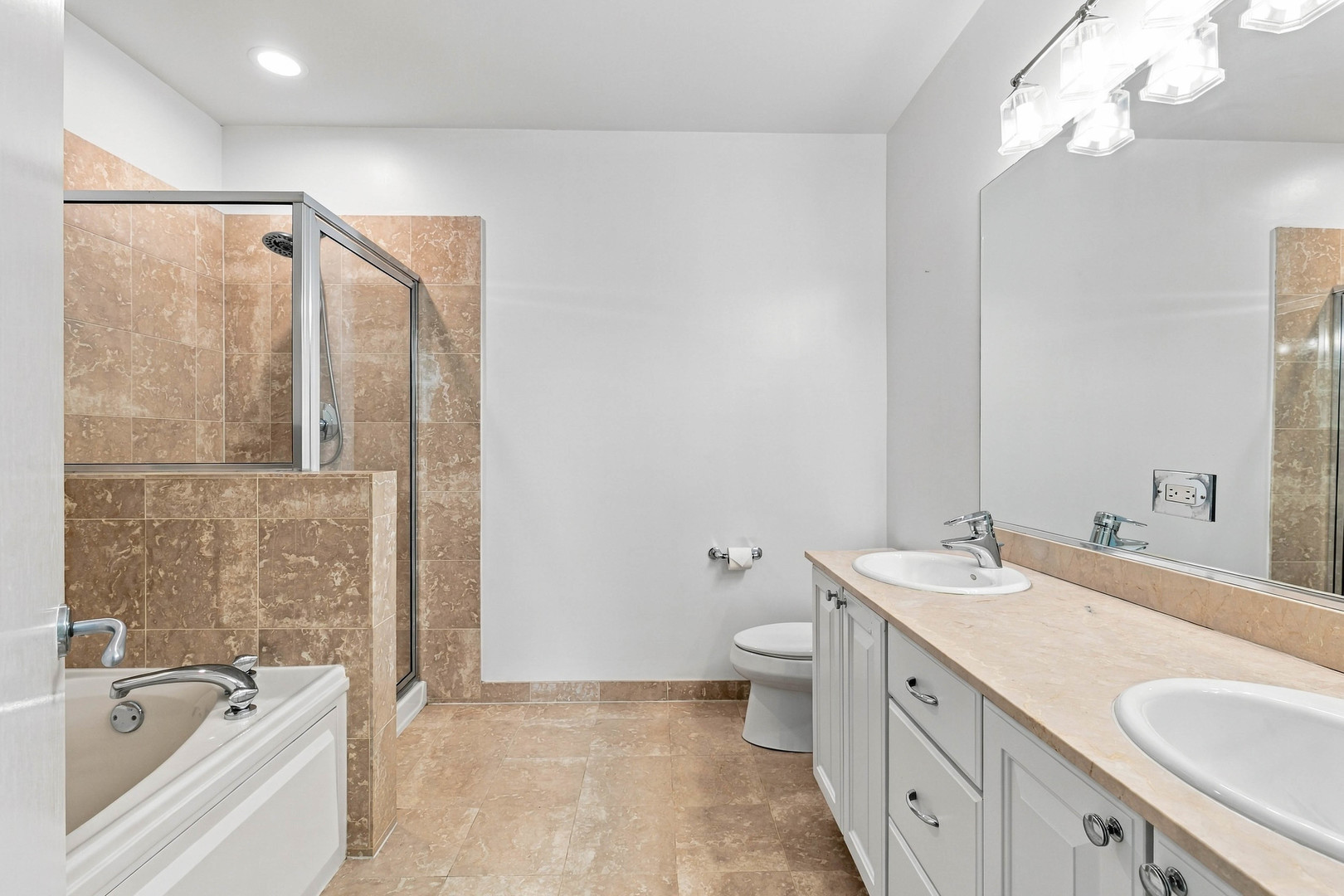 1745 W Wellington Avenue Property Photo 17