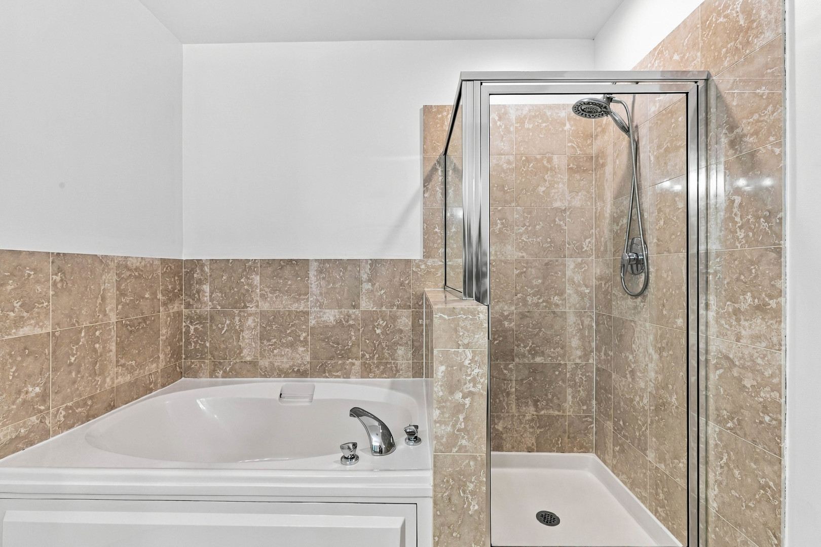 1745 W Wellington Avenue Property Photo 18