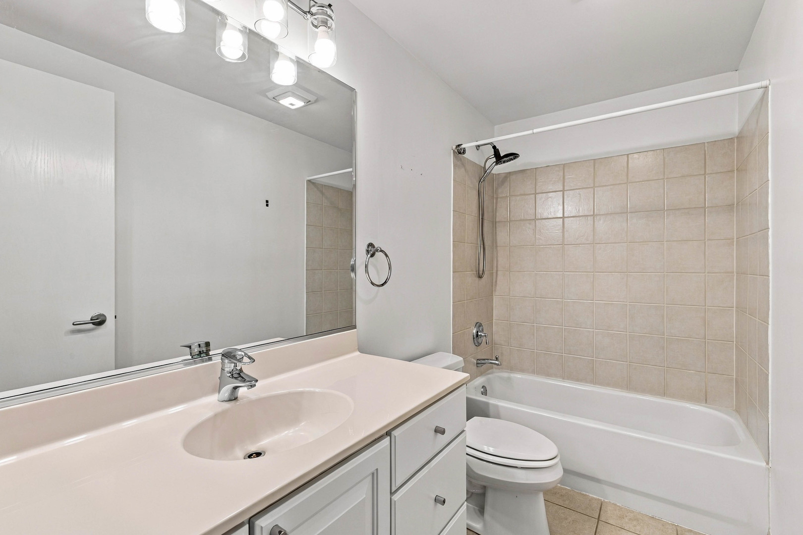 1745 W Wellington Avenue Property Photo 23
