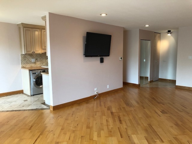 725 W Huntington Commons Road 401 Property Photo 6