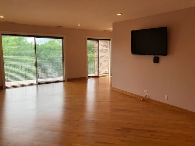 725 W Huntington Commons Road 401 Property Photo 7