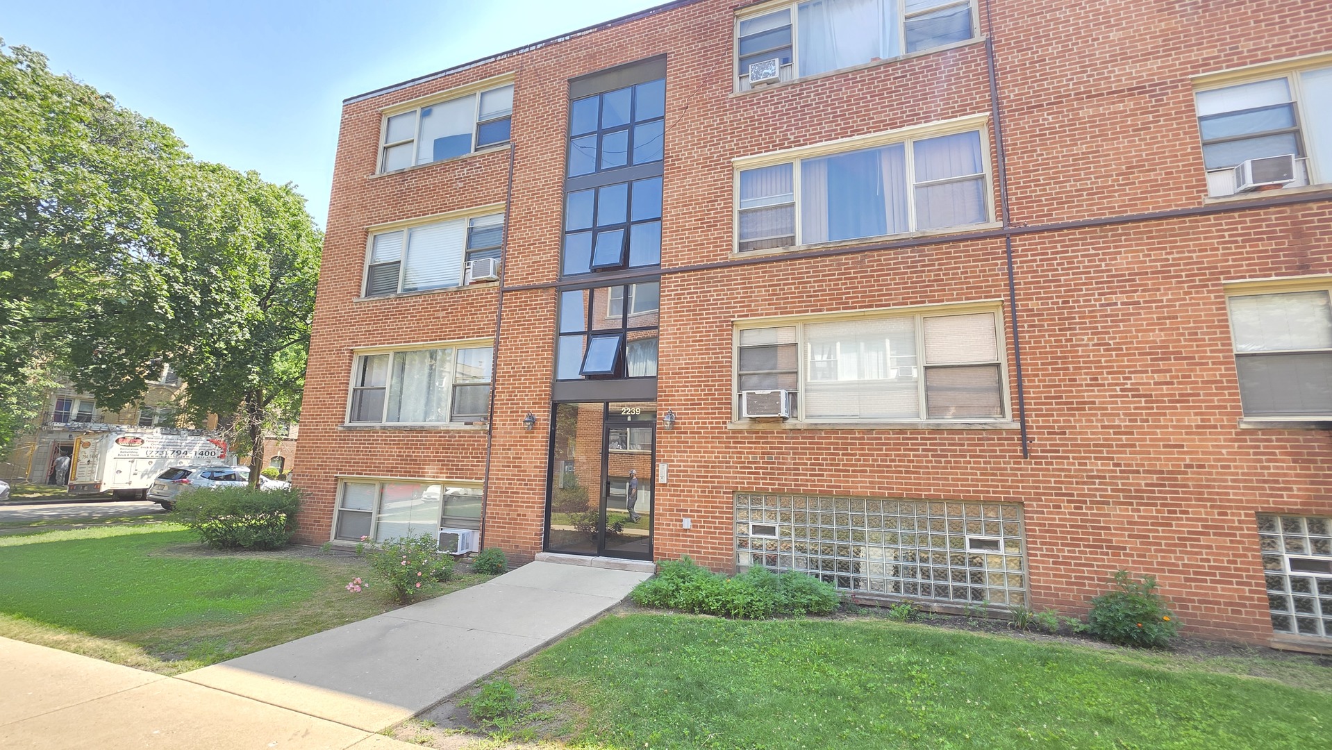 2239 W Farwell Avenue 2a Property Photo 2