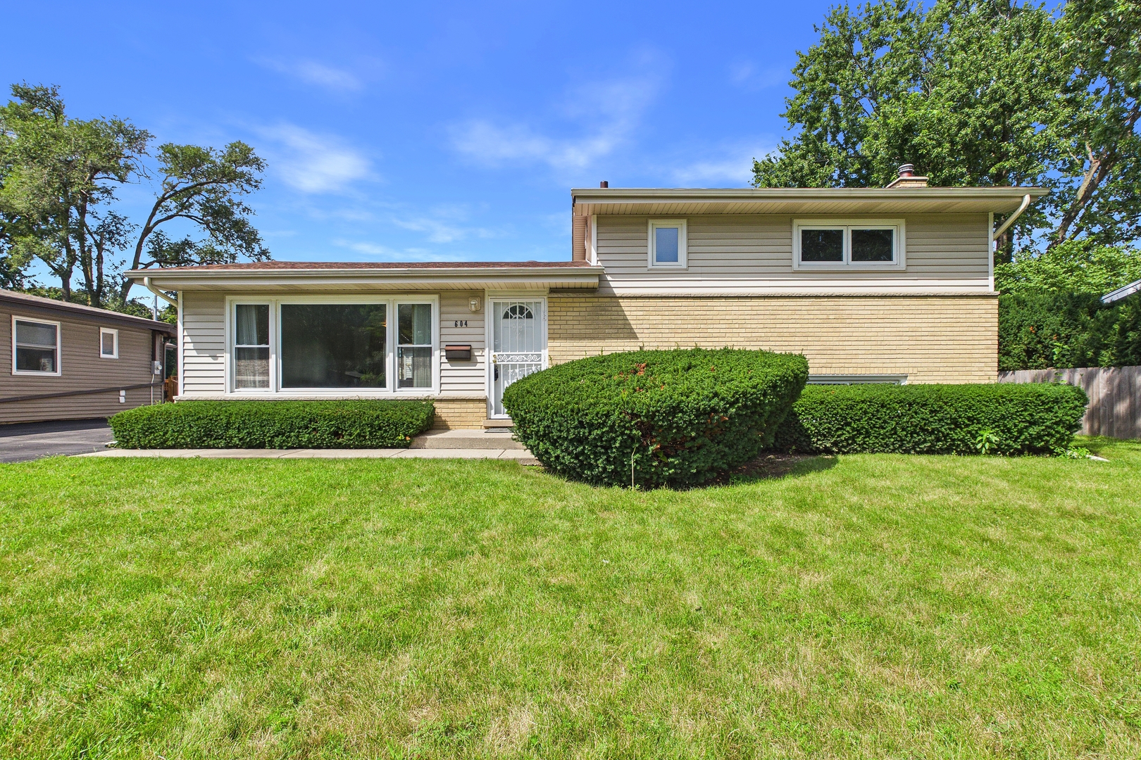 604 N Wilshire Drive Property Photo 1