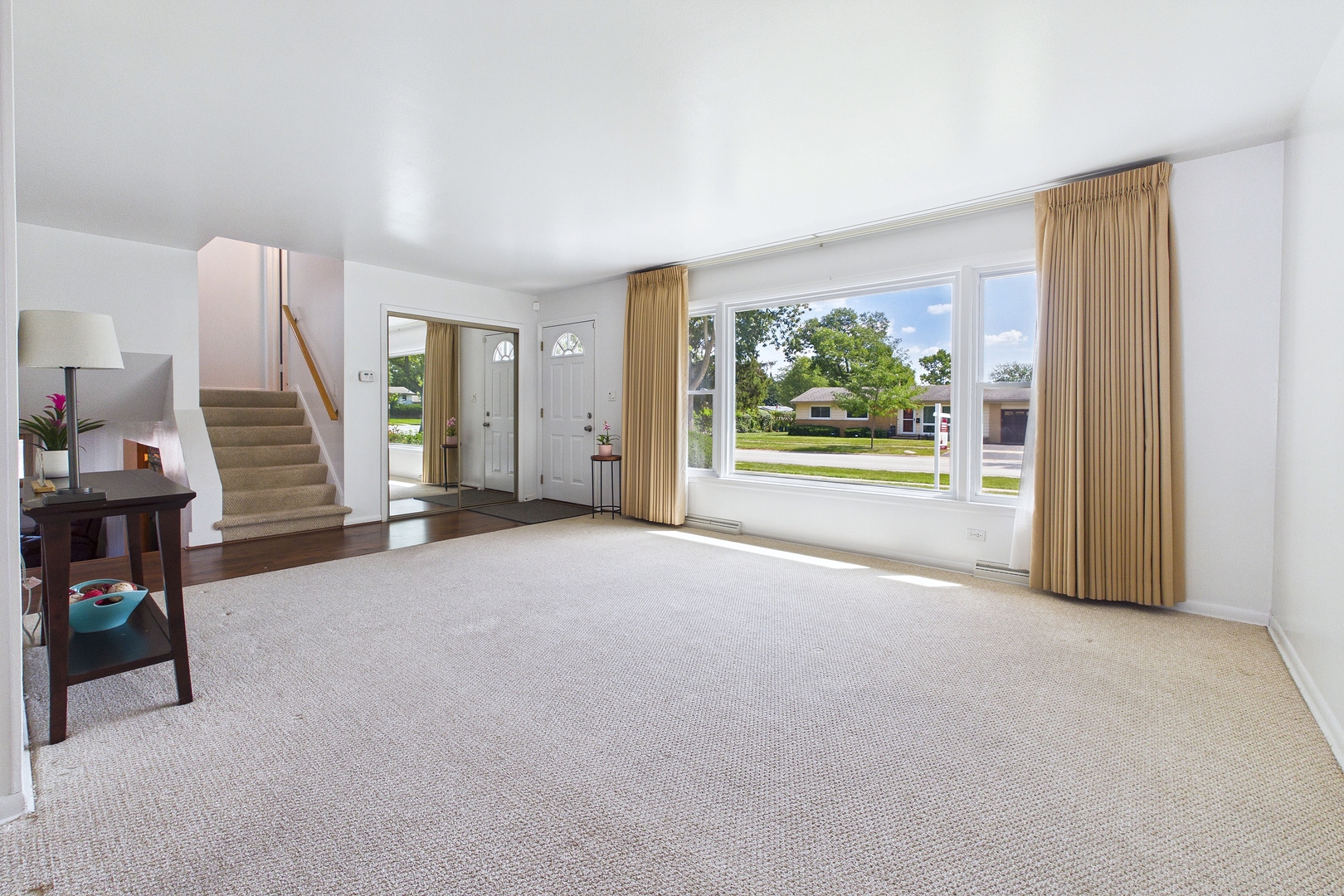604 N Wilshire Drive Property Photo 4