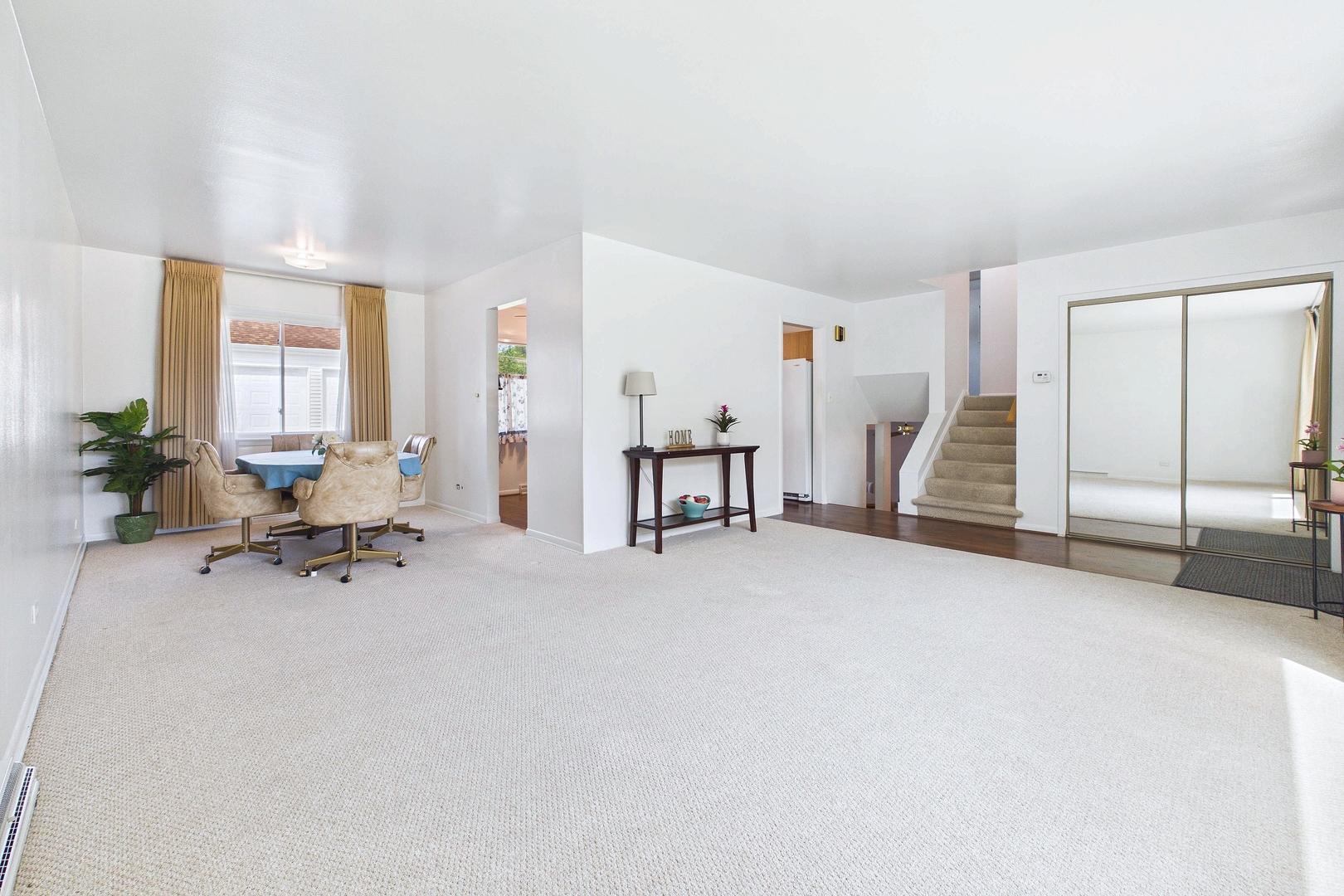 604 N Wilshire Drive Property Photo 6