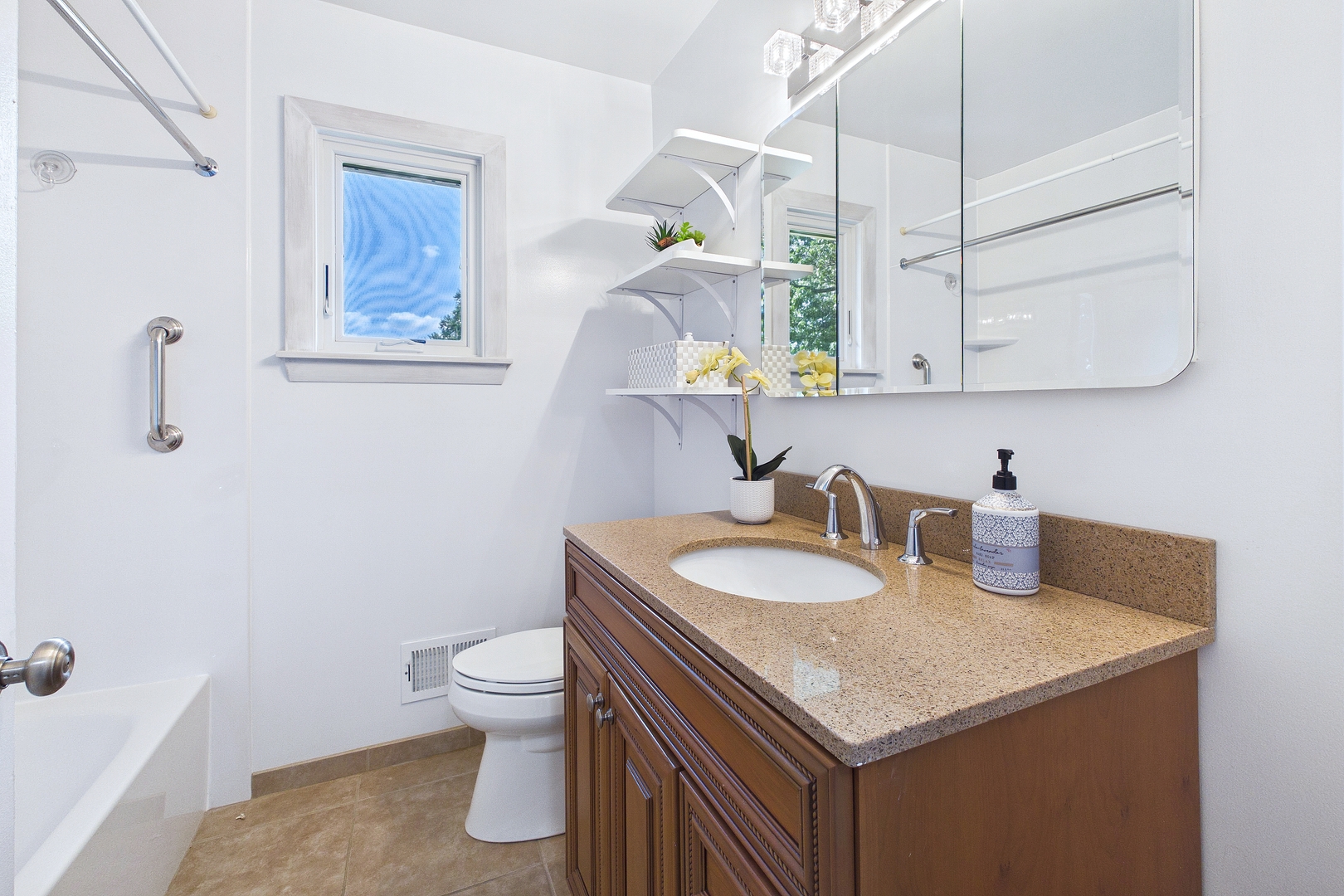 604 N Wilshire Drive Property Photo 15