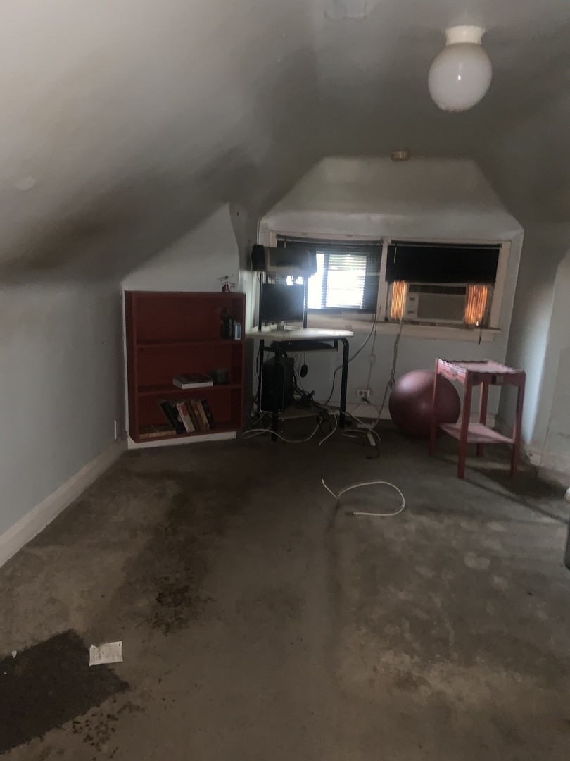 8633 S Ada Street Property Photo 4