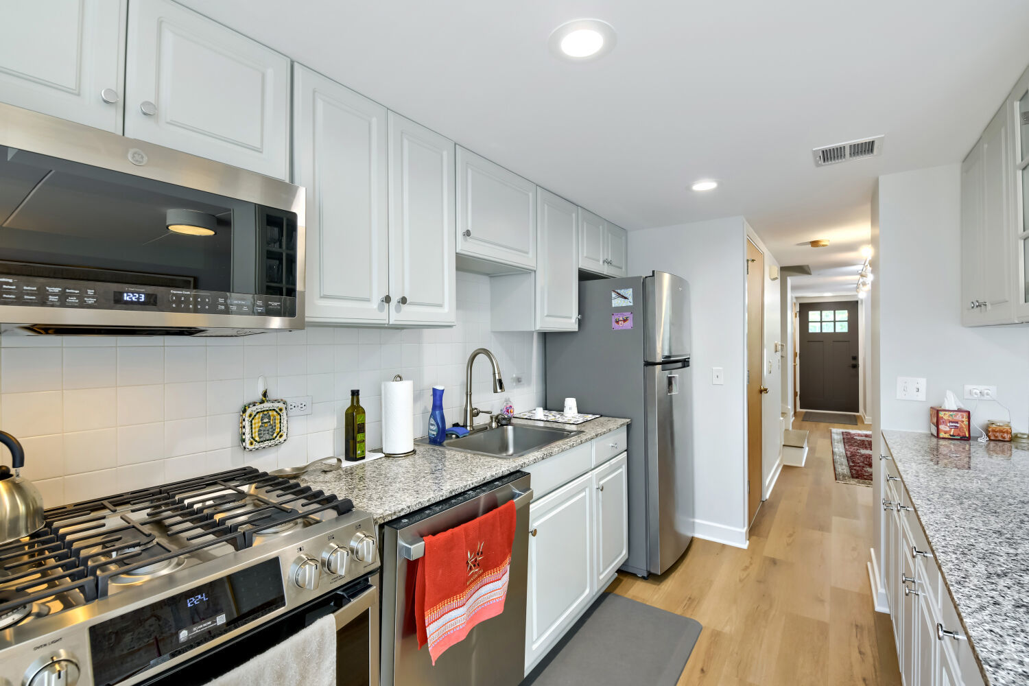 5472 S Dorchester Avenue Property Photo 7