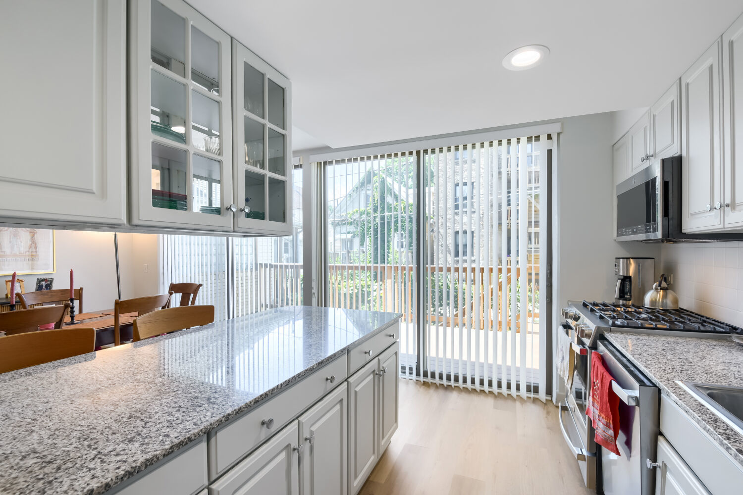 5472 S Dorchester Avenue Property Photo 8