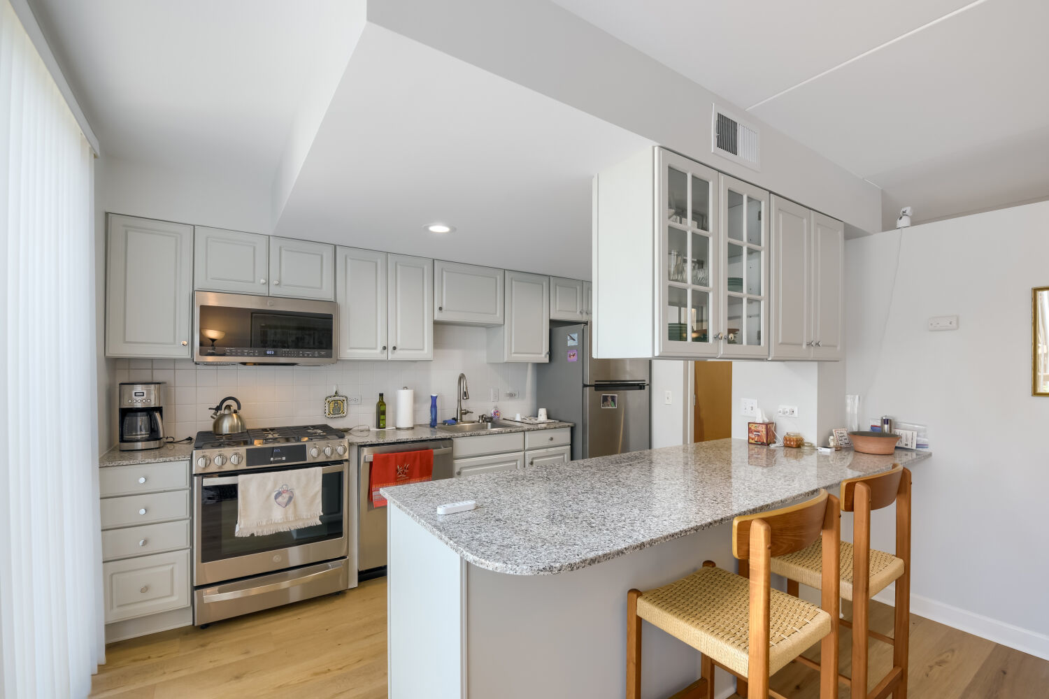 5472 S Dorchester Avenue Property Photo 10