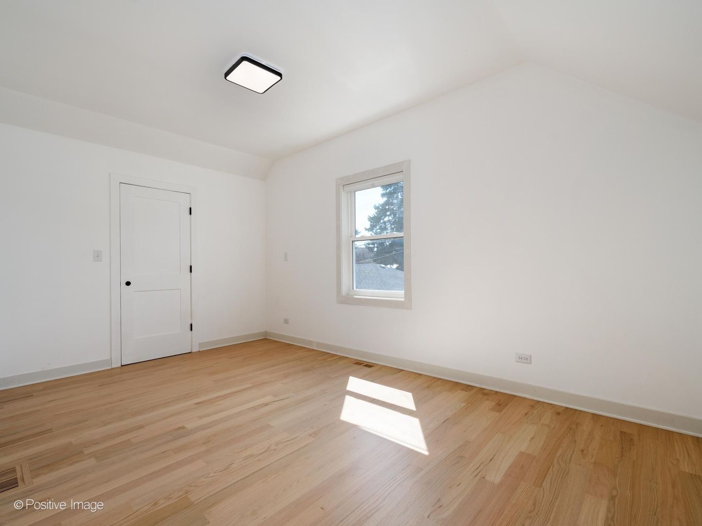 1522 N Avers Avenue Property Photo 16