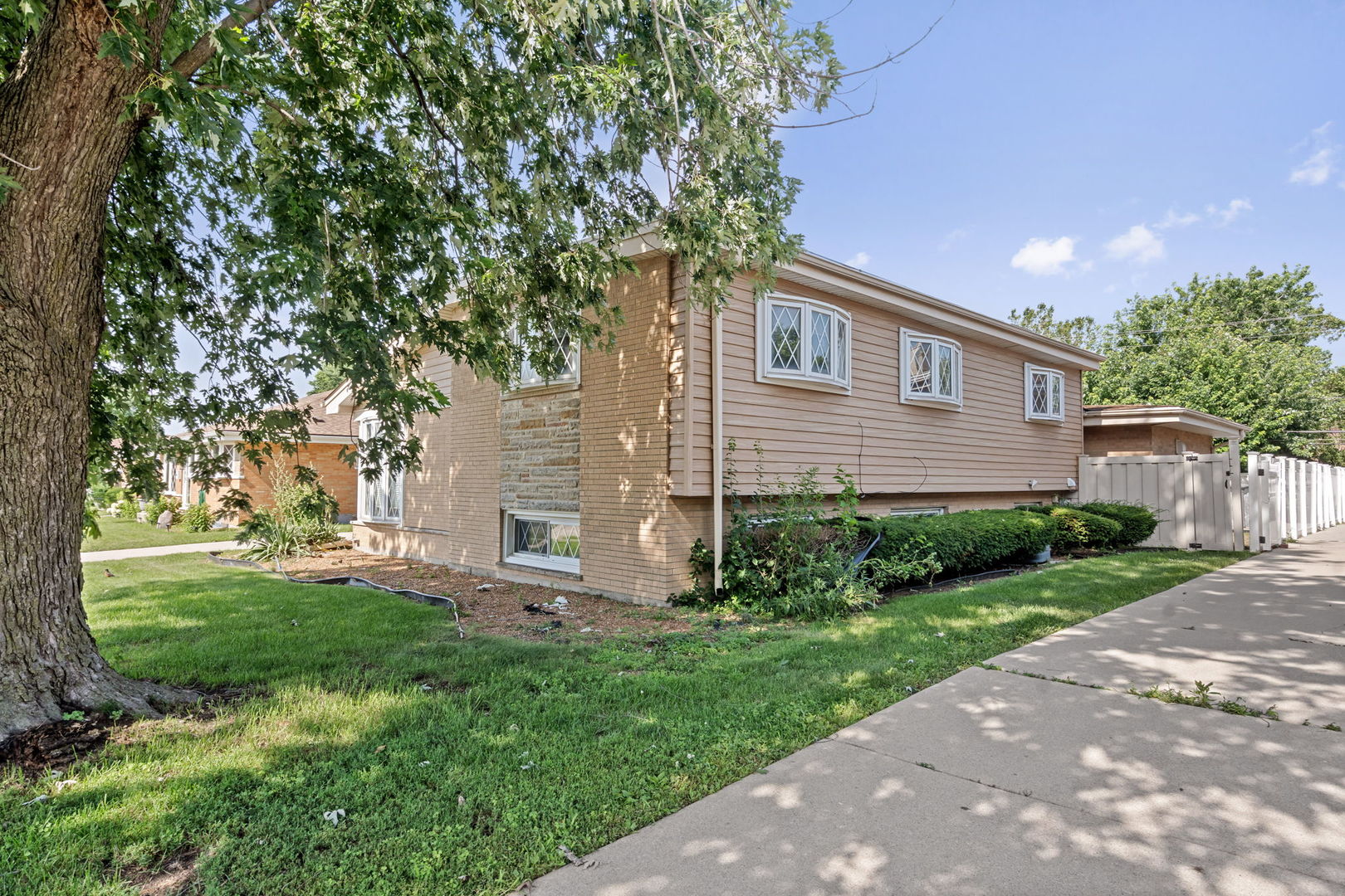 2607 Mayfair Avenue Property Photo 3