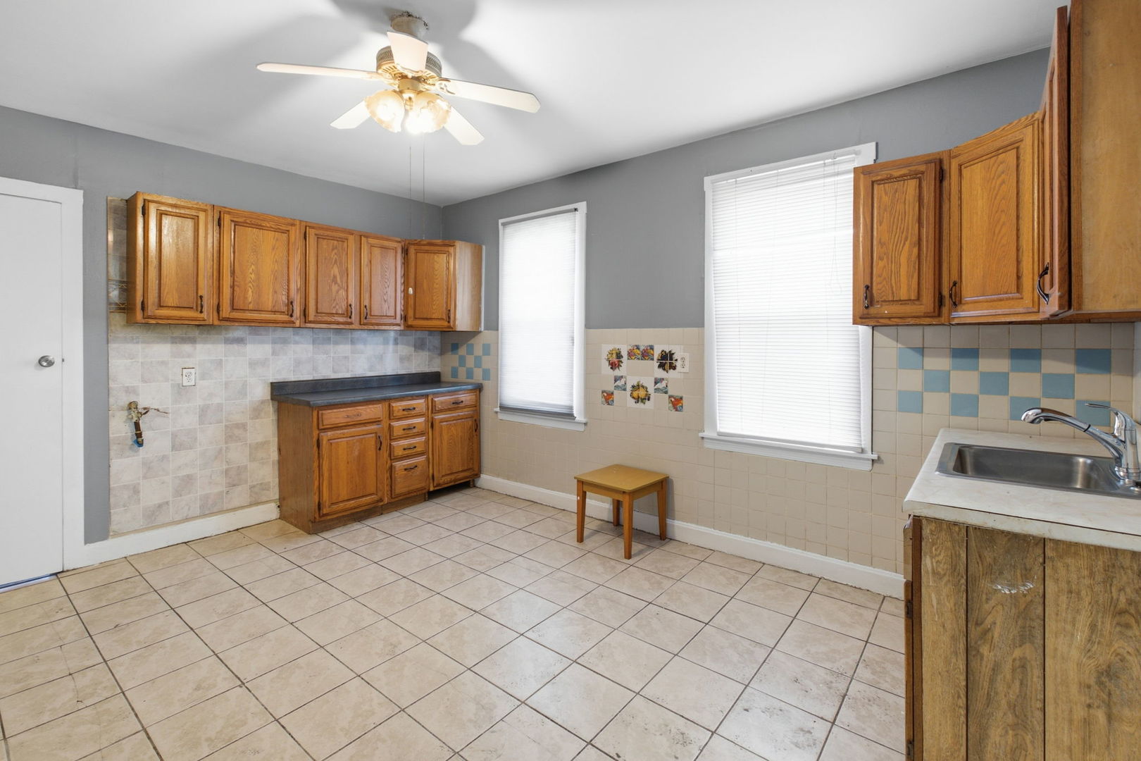 4714 S Throop Street Property Photo 6