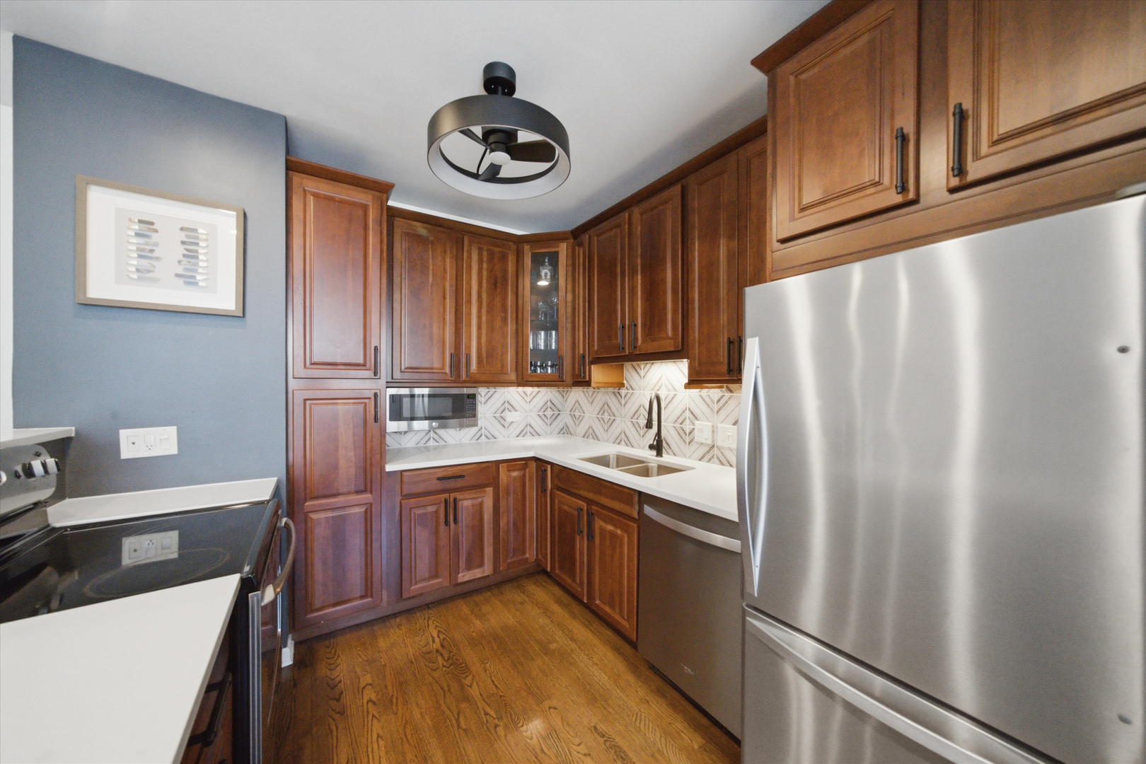 2343 N Greenview Avenue 105 Property Photo 6