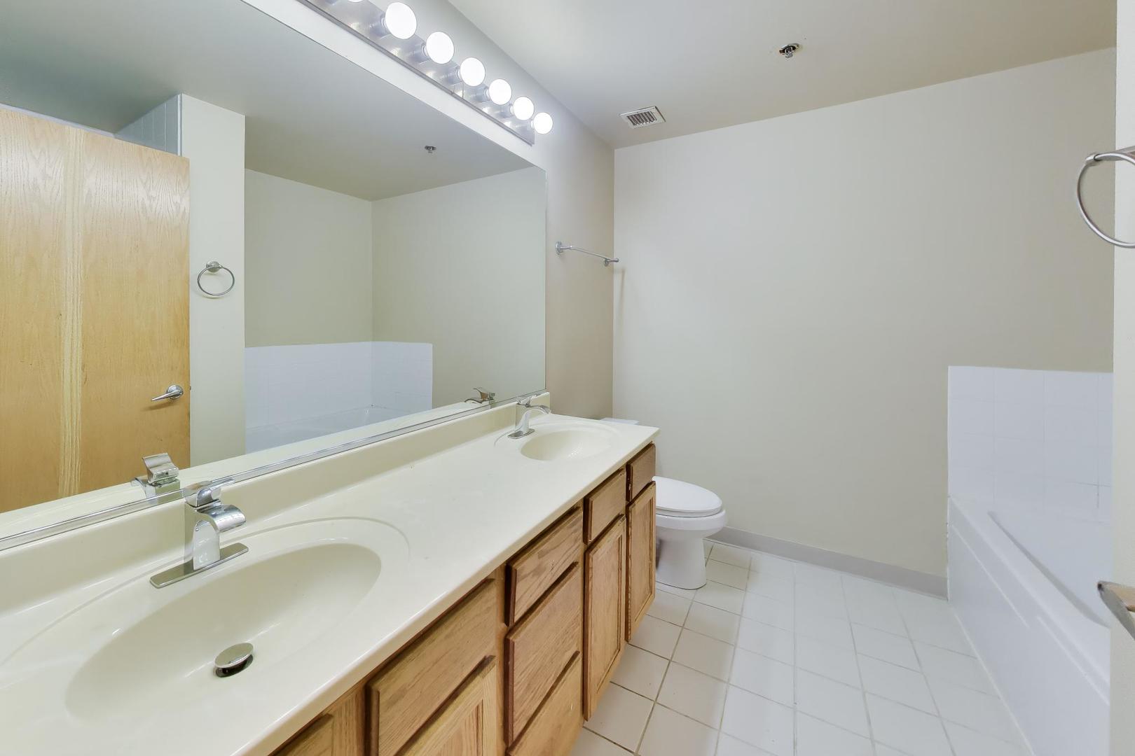 41 E 8th Street 904 Property Photo 12