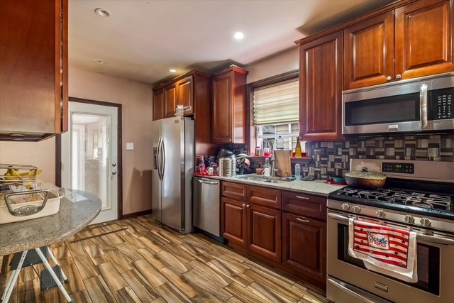 2705 N Oak Park Avenue Property Photo 8
