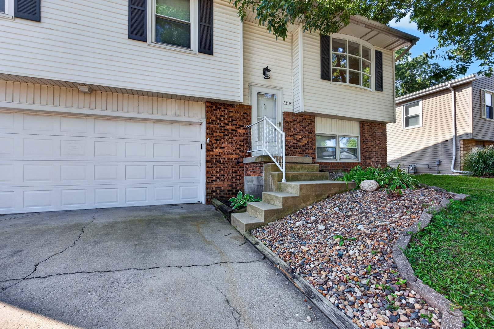 2319 Anchor Drive Property Photo 2