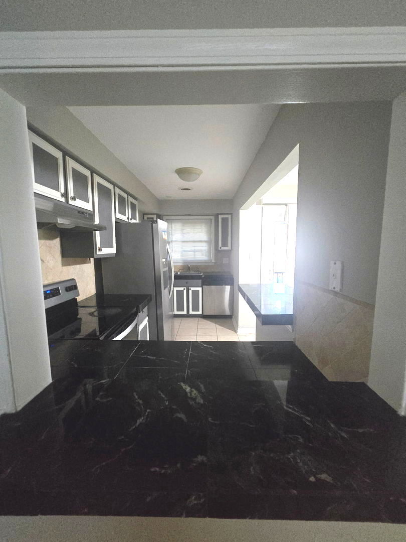 209 Washington Square D Property Photo 4