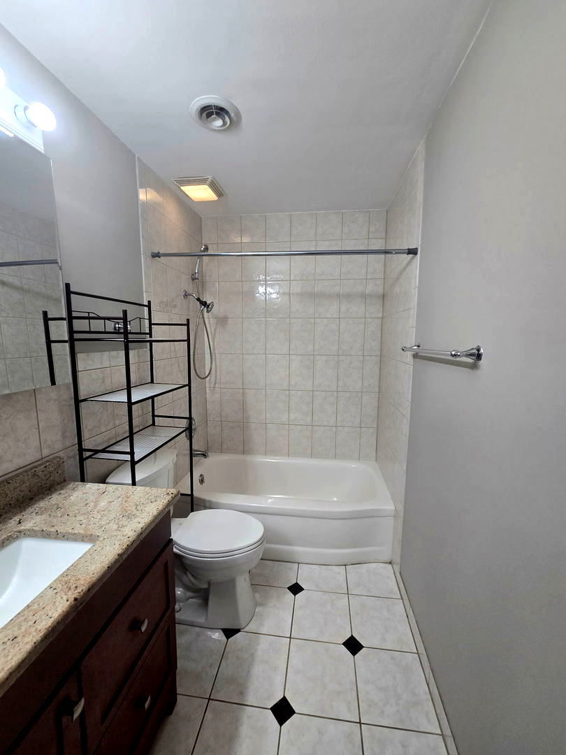 209 Washington Square D Property Photo 9