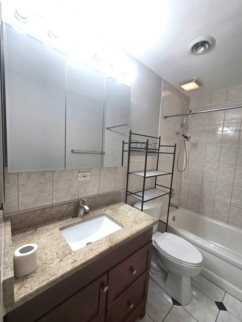209 Washington Square D Property Photo 10