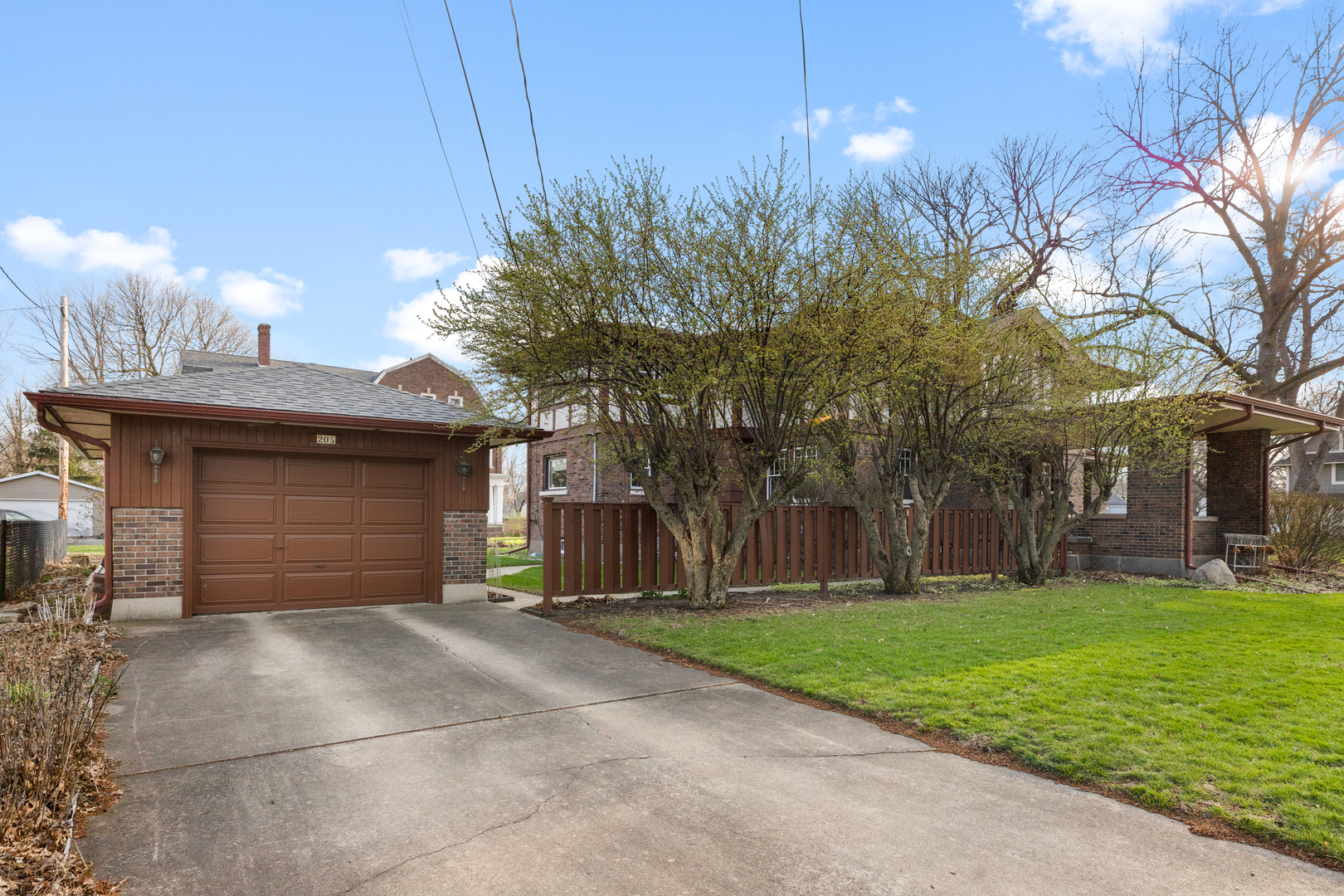 205 E Lincoln Avenue Property Photo 6
