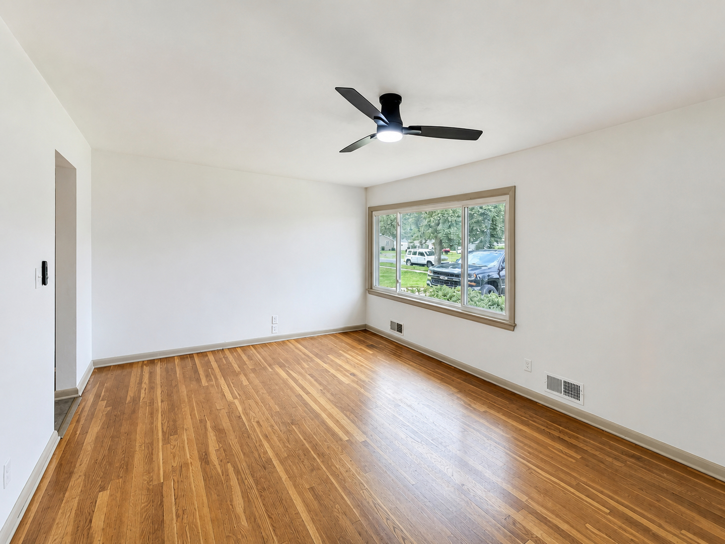 3327 Thelma Street Property Photo 4