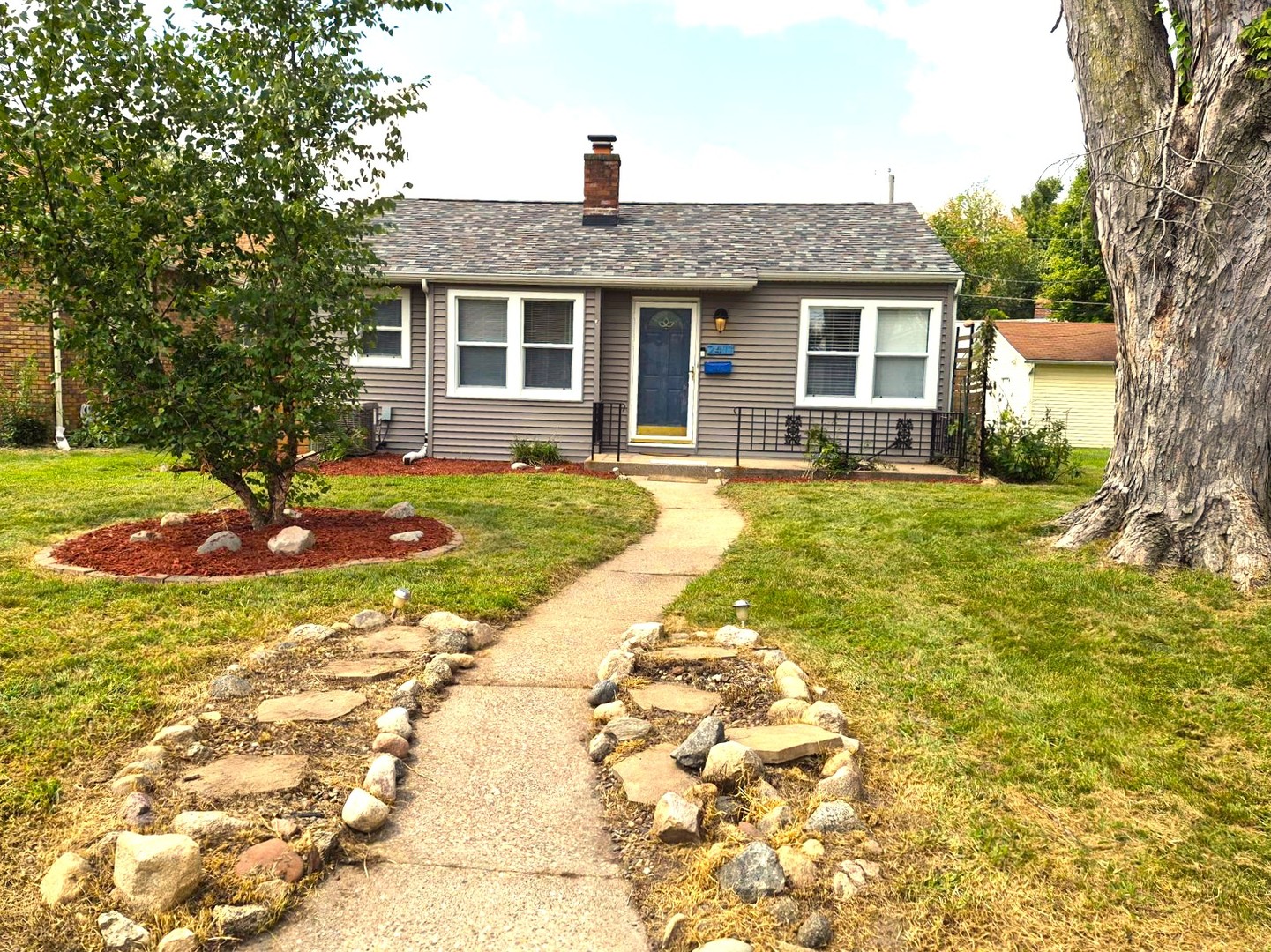 2411 29 Street Property Photo 1