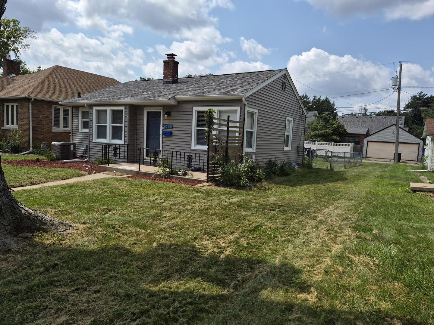 2411 29 Street Property Photo 2