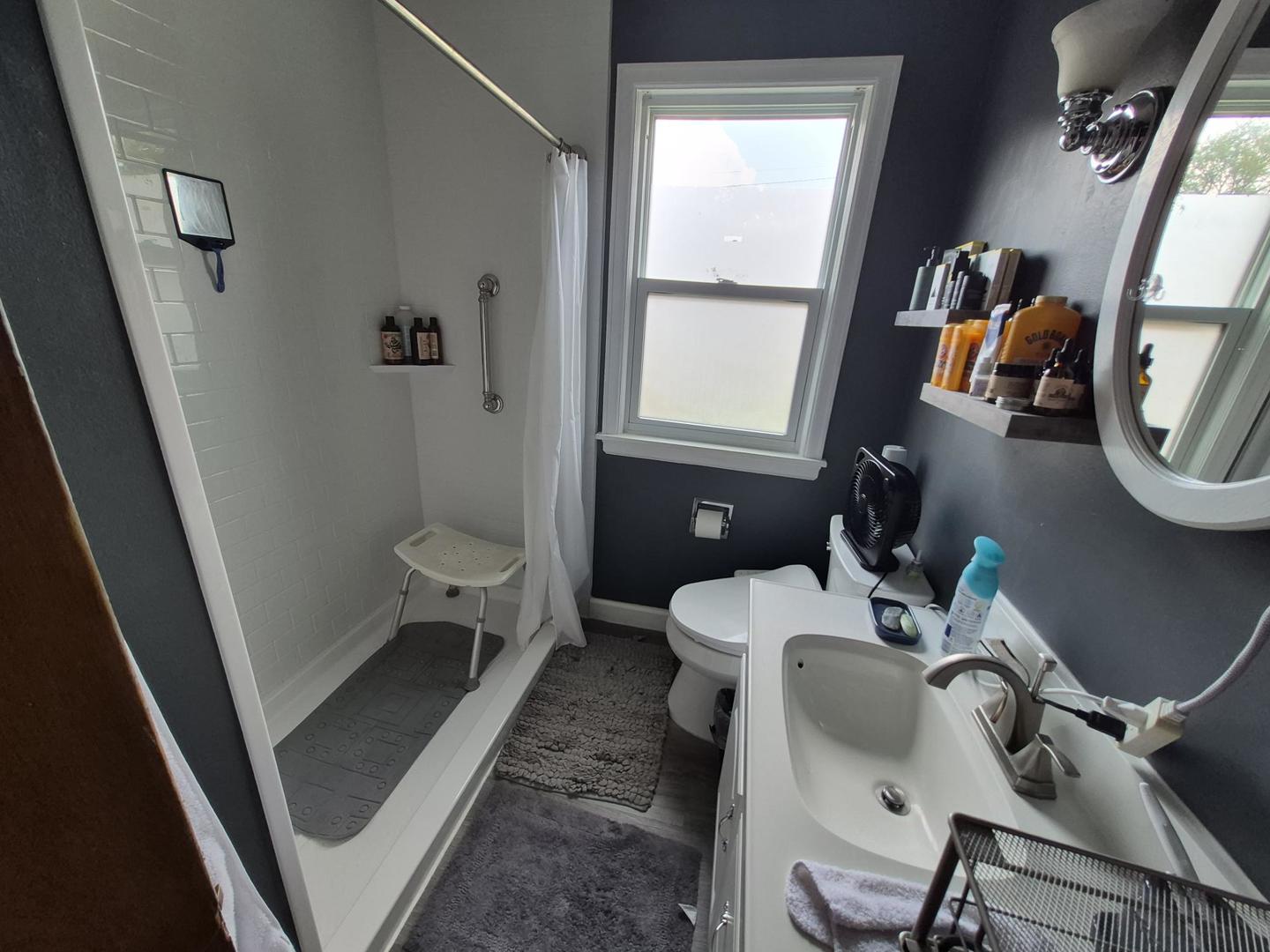 2411 29 Street Property Photo 16