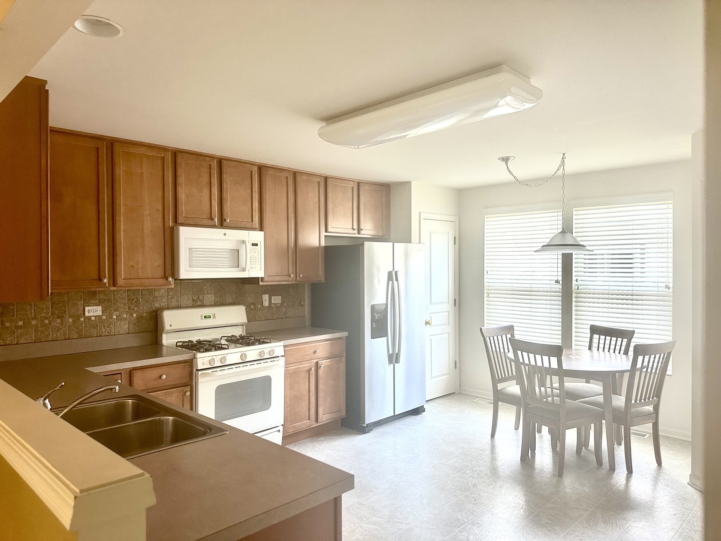 2482 Anna Way Property Photo 10