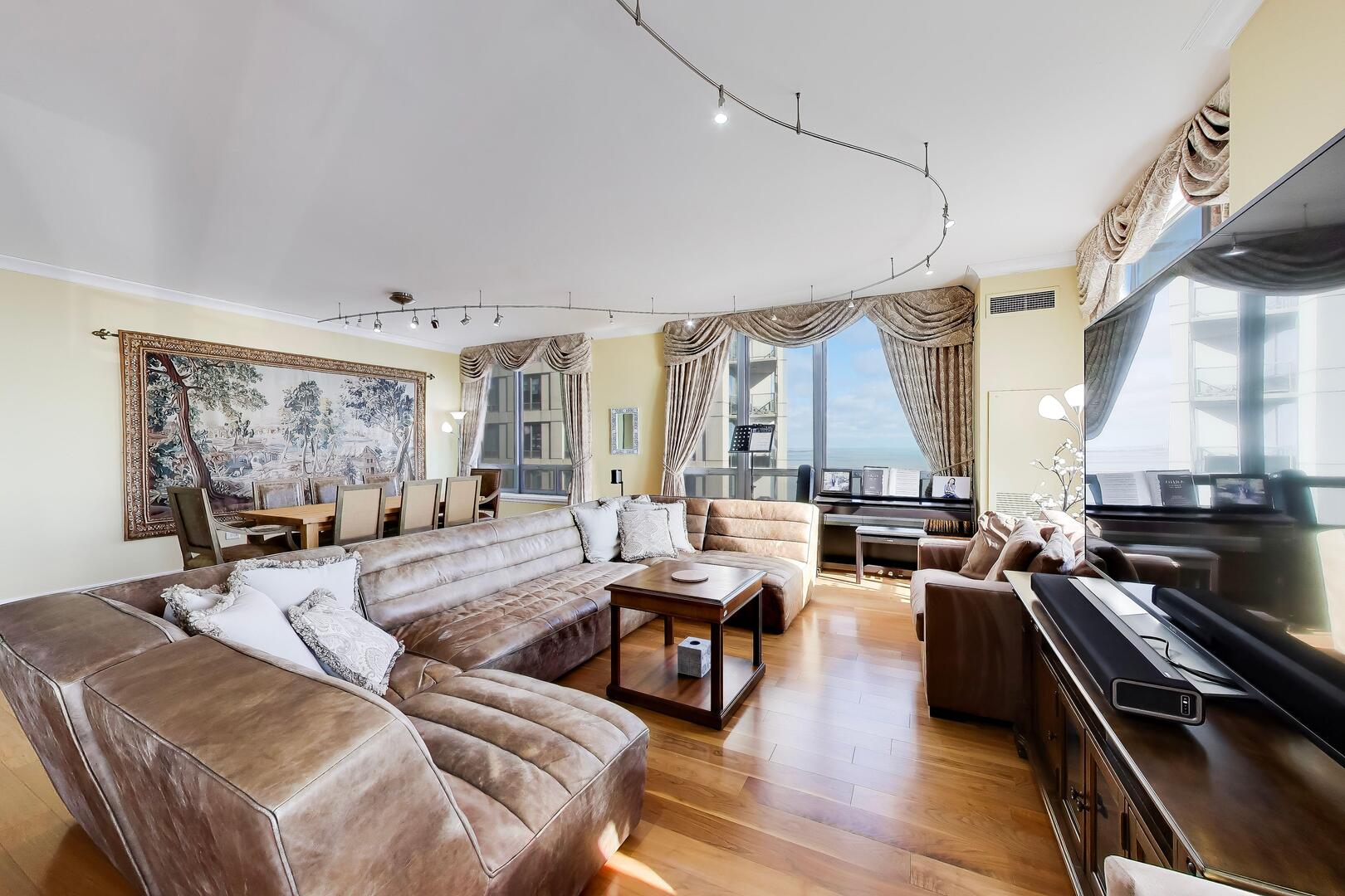 600 N Lake Shore Drive 3011 Property Photo 8