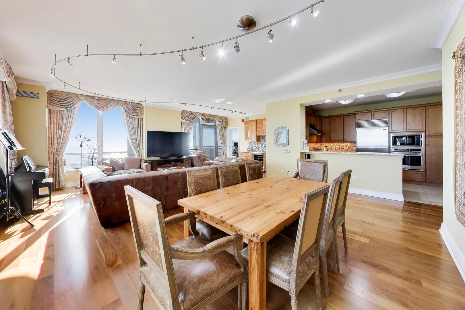 600 N Lake Shore Drive 3011 Property Photo 12