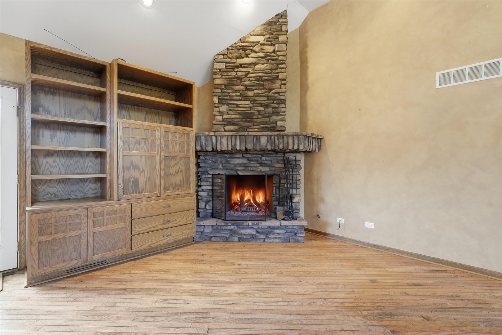 1544 Wayne Drive Property Photo 3