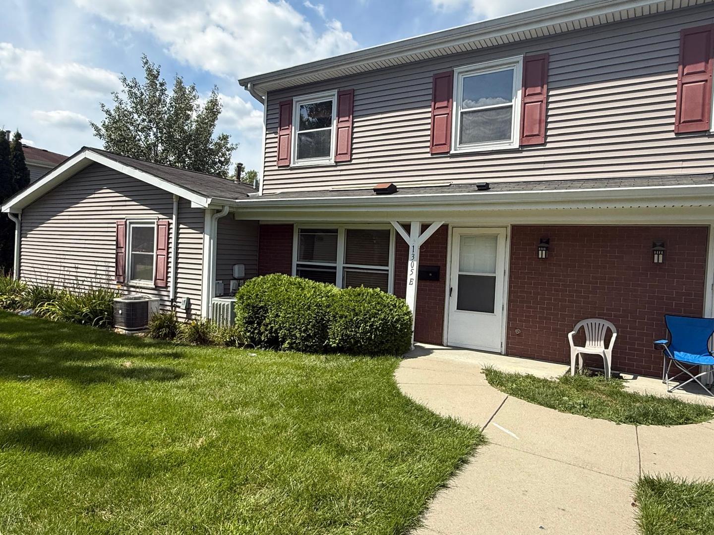 1305 Kingsbury Drive E Property Photo 1