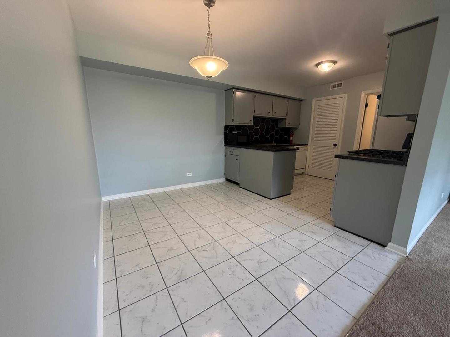 1305 Kingsbury Drive E Property Photo 3