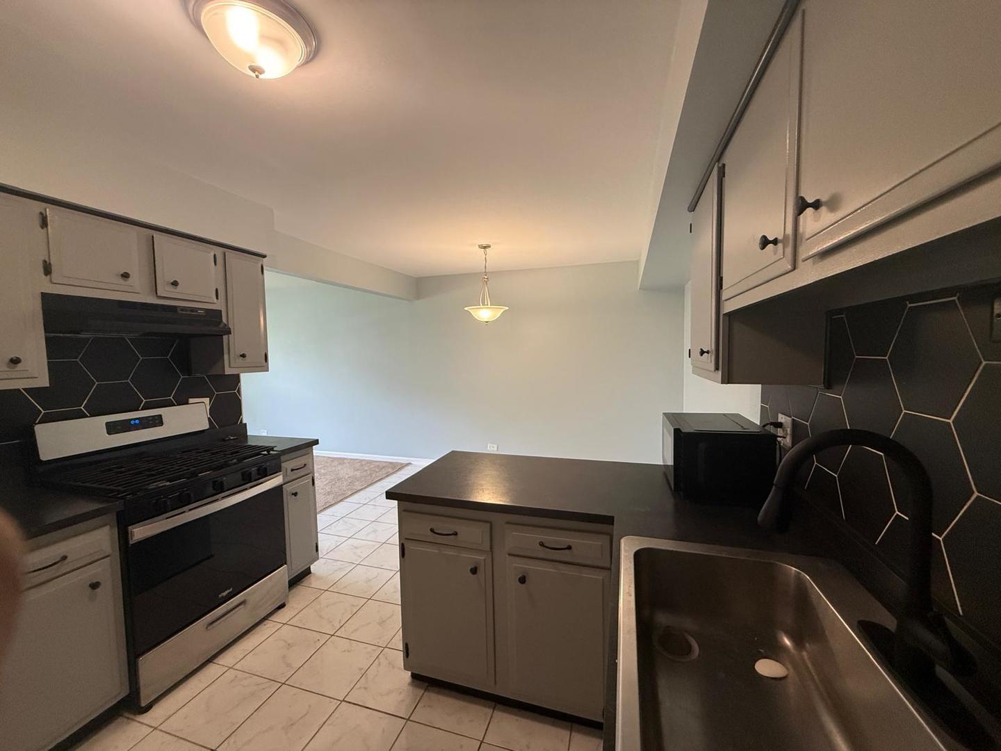 1305 Kingsbury Drive E Property Photo 4