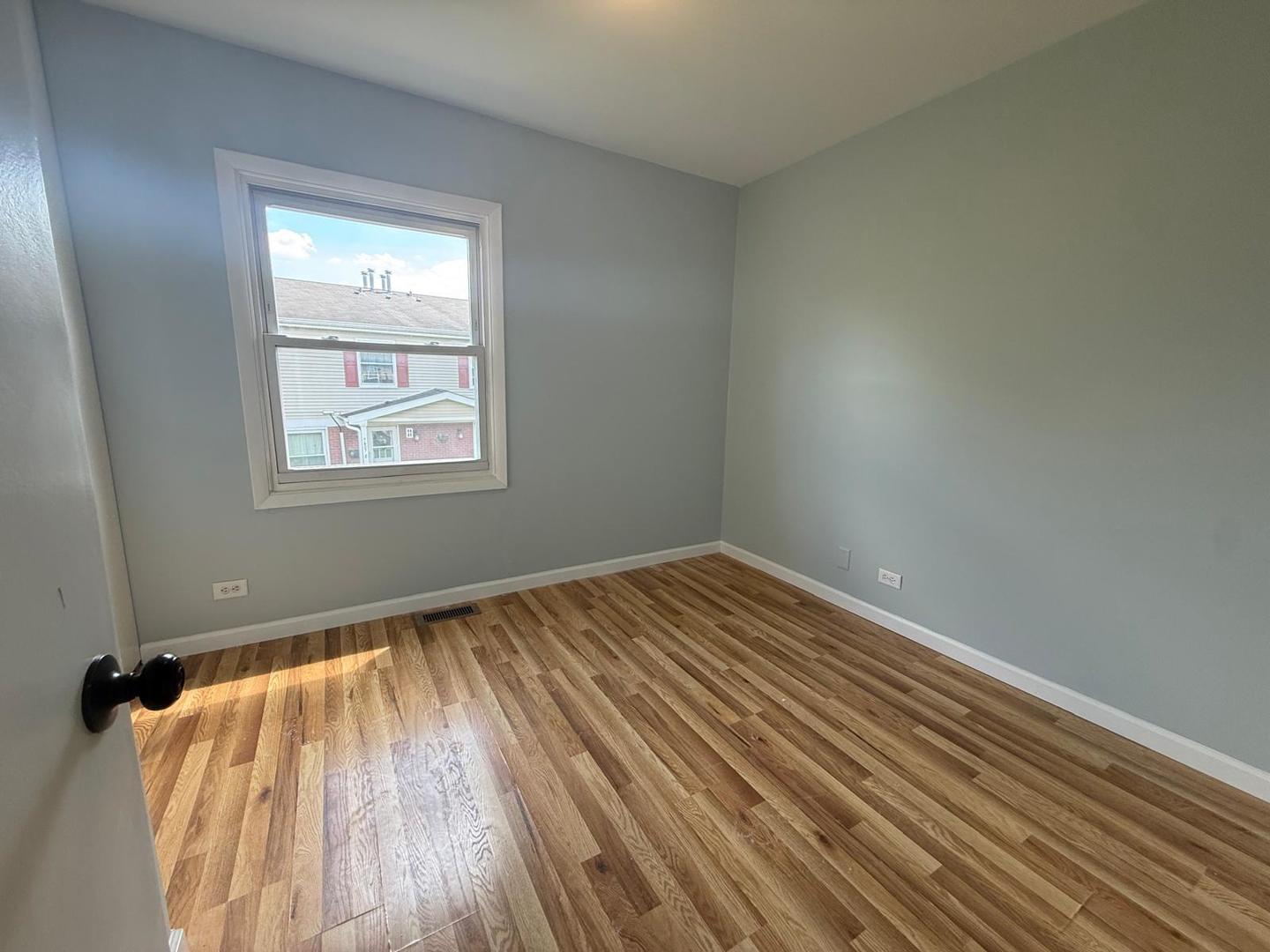 1305 Kingsbury Drive E Property Photo 10